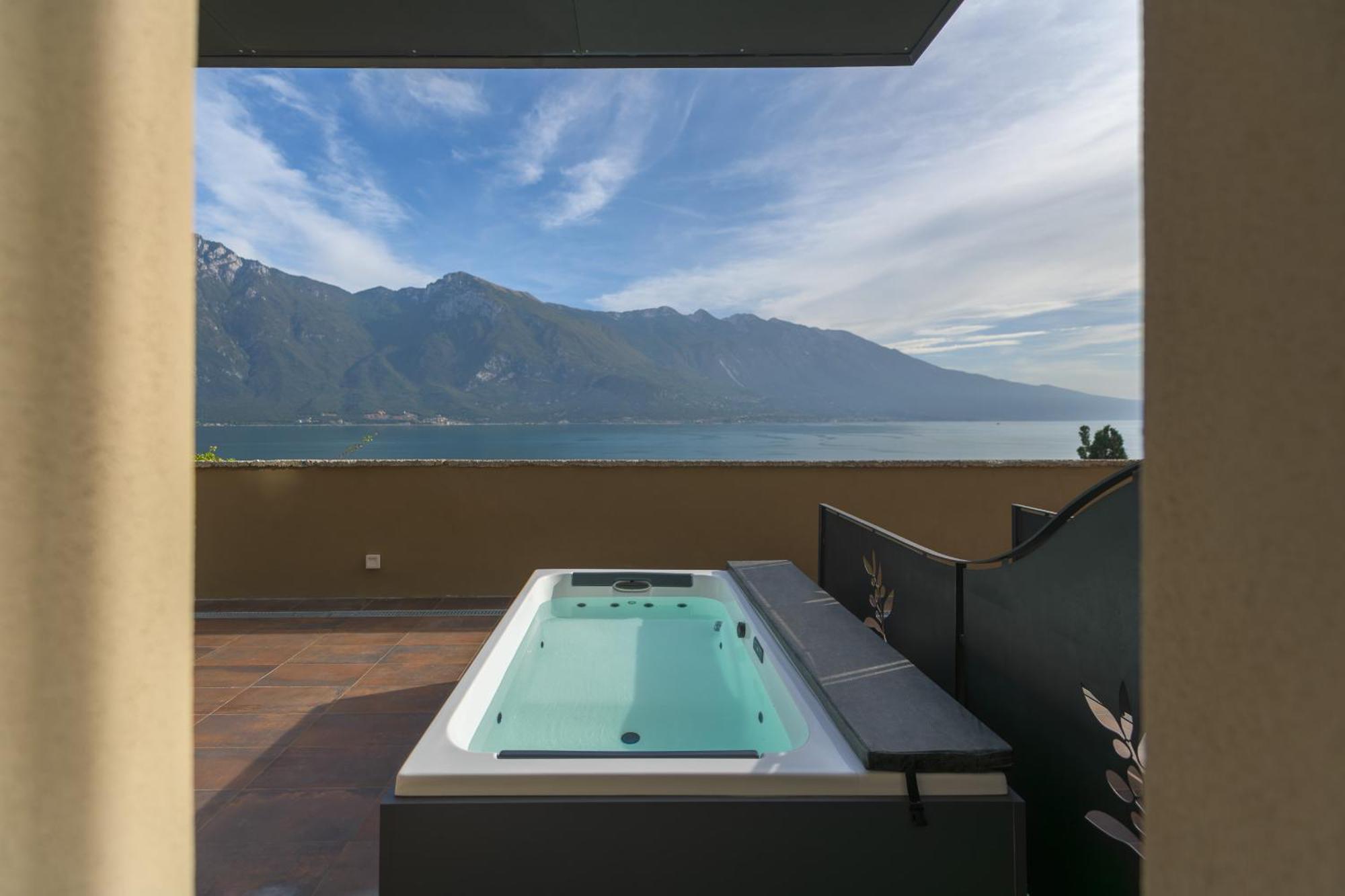 Hotel Villa Dirce Limone sul Garda Eksteriør billede